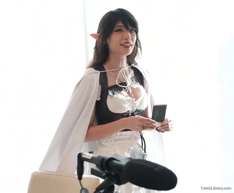 Emiru photo 7 of 4918