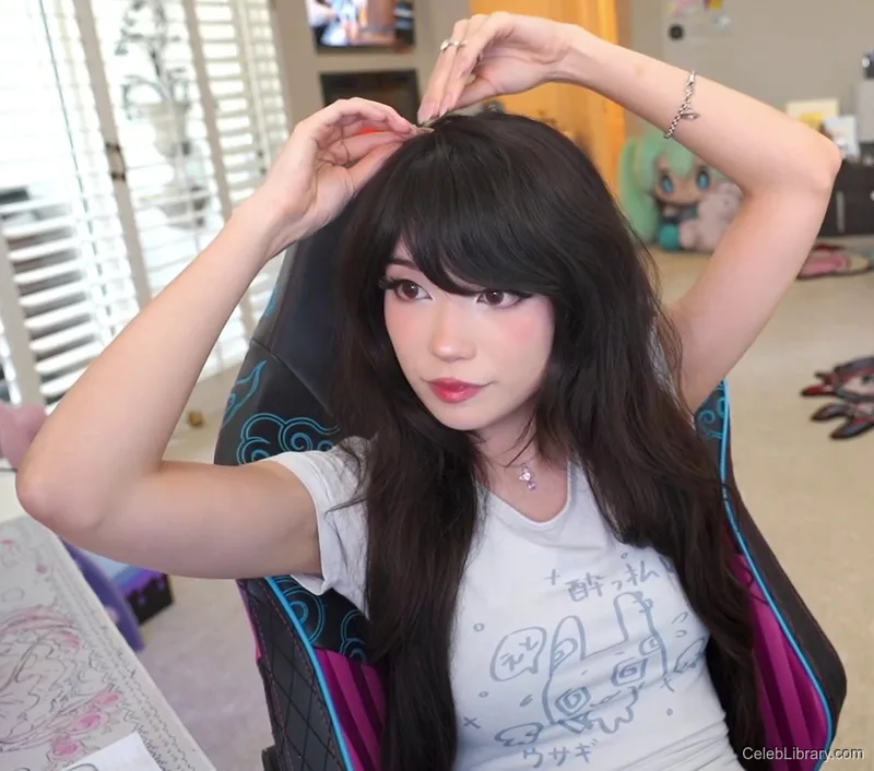 Emiru photo 11 of 4918