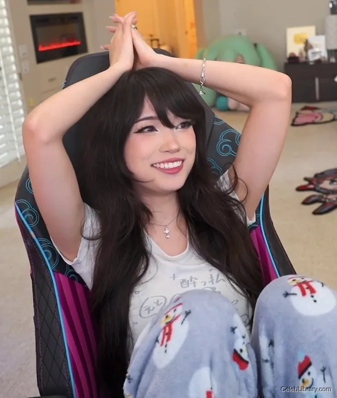 Emiru photo 13 of 4918
