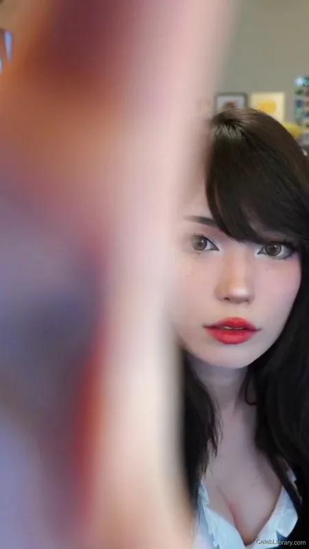 Emiru photo 1 of 4918