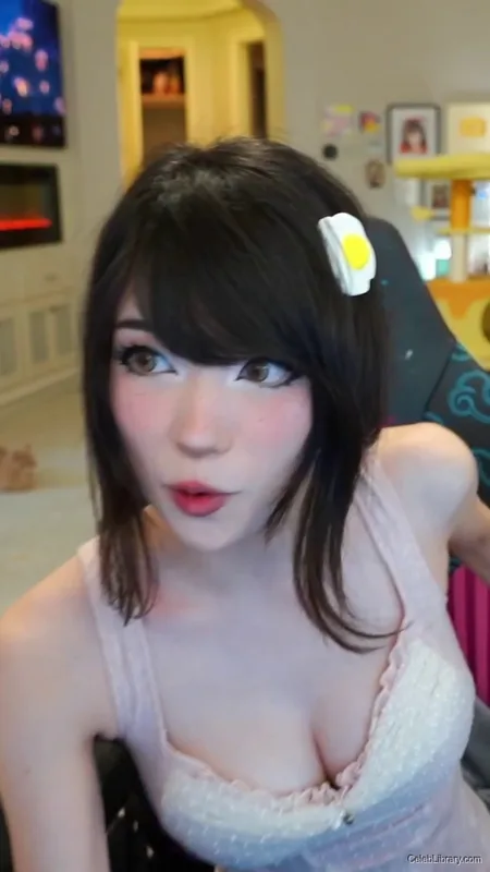 Emiru photo 16 of 4918