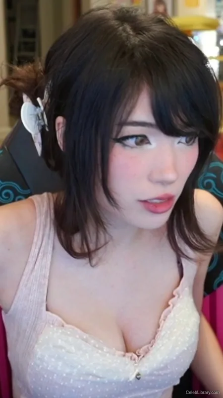 Emiru photo 3 of 4918
