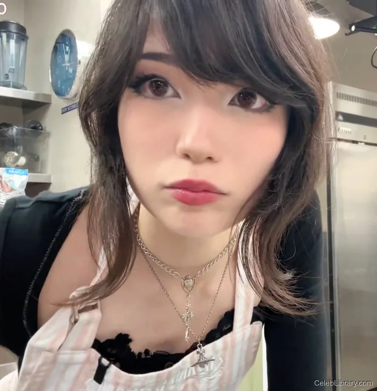 Emiru photo 15 of 4918