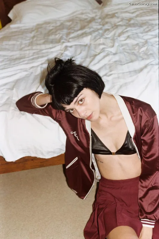 Emma Appleton photo 3 of 50