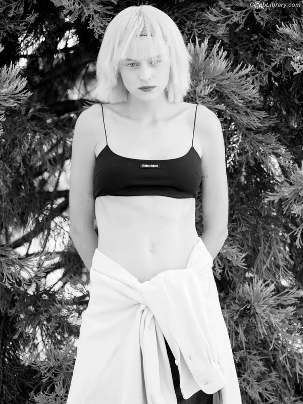 Emma Corrin photo 10 of 210