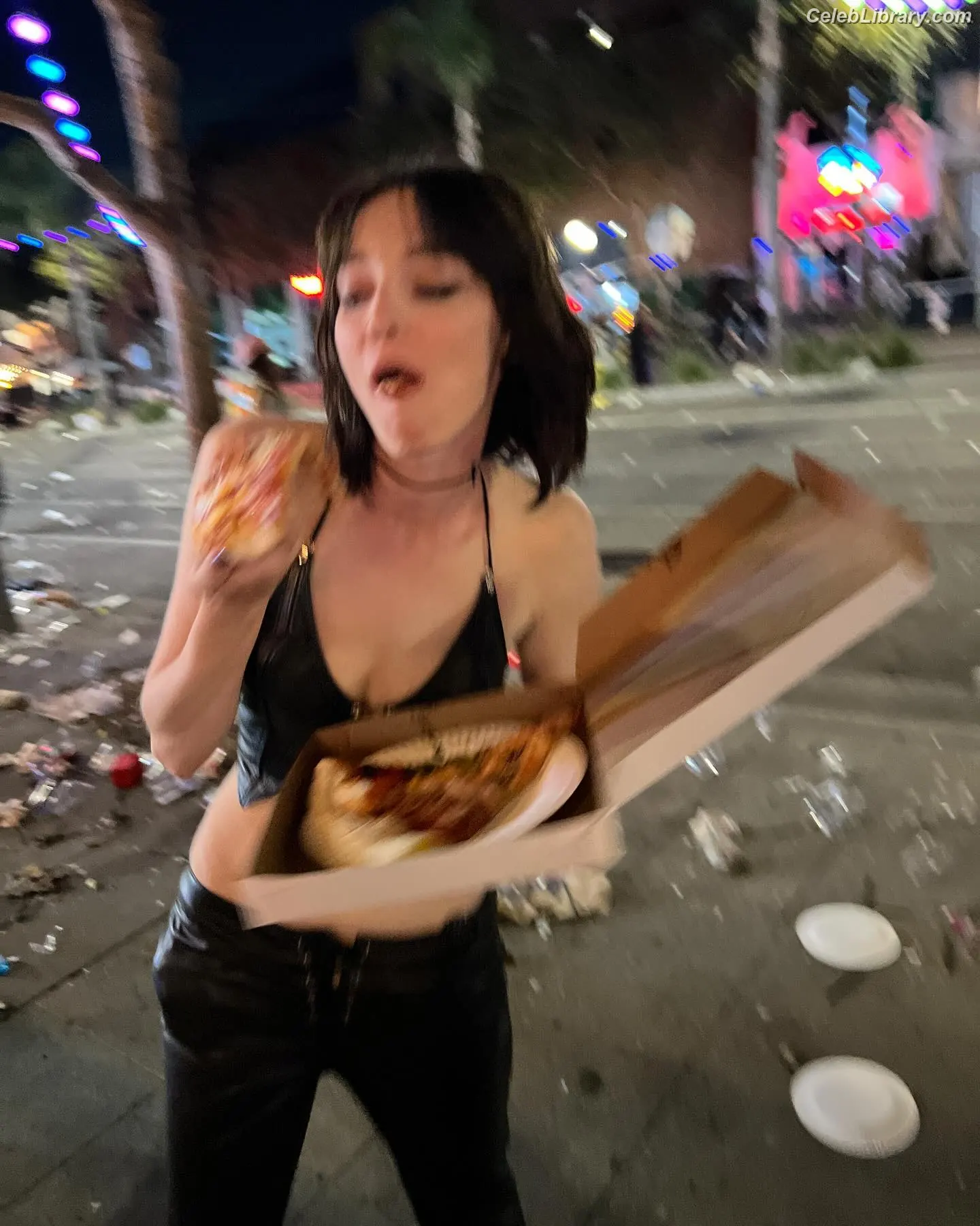 Emma Dumont photo 21 of 54