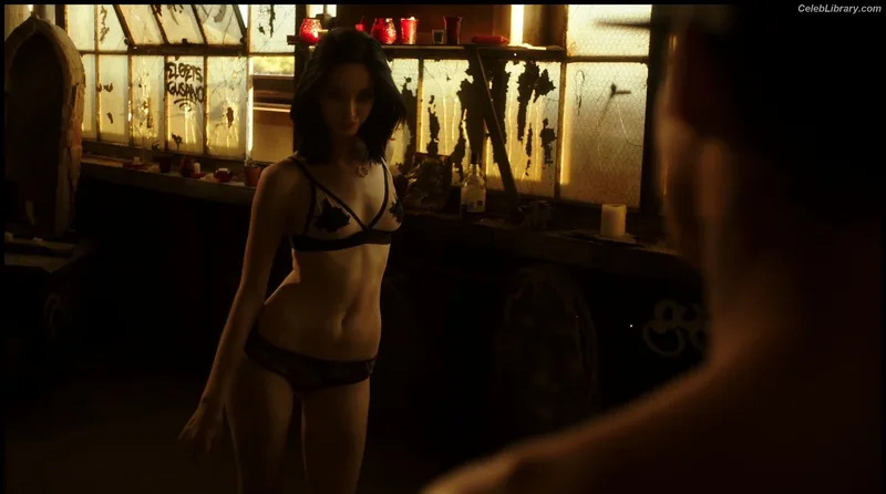 Emma Dumont photo 3 of 55