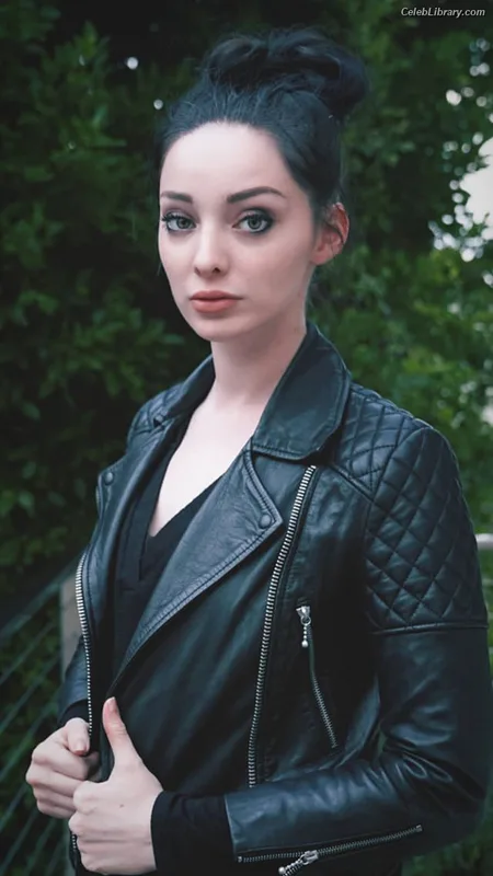 Emma Dumont photo 3 of 55