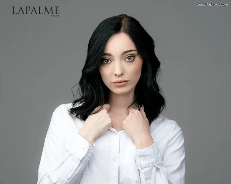 Emma Dumont photo 5 of 55