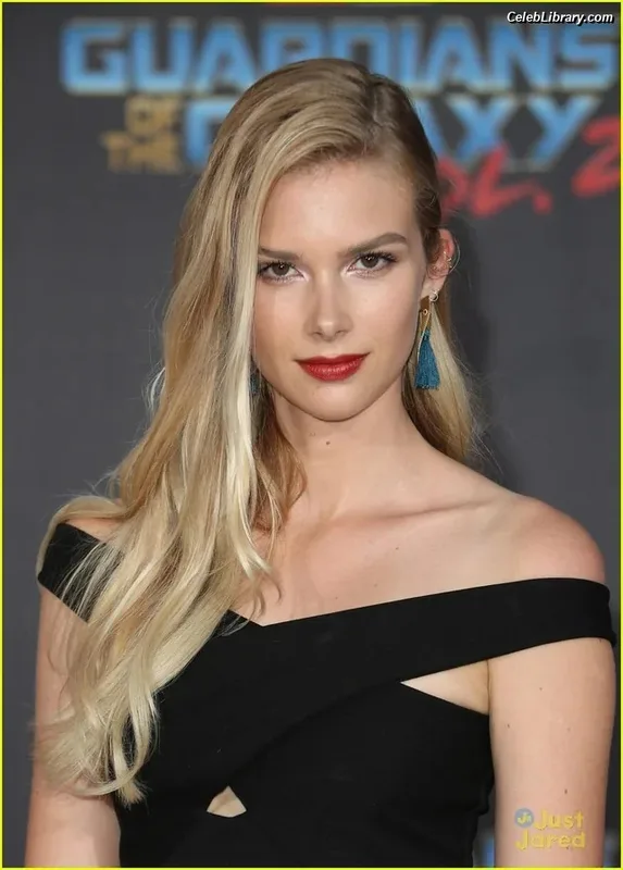 Emma Ishta photo 1 of 22