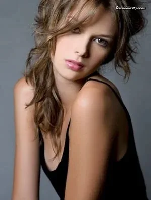 Emma Ishta photo 2 of 22