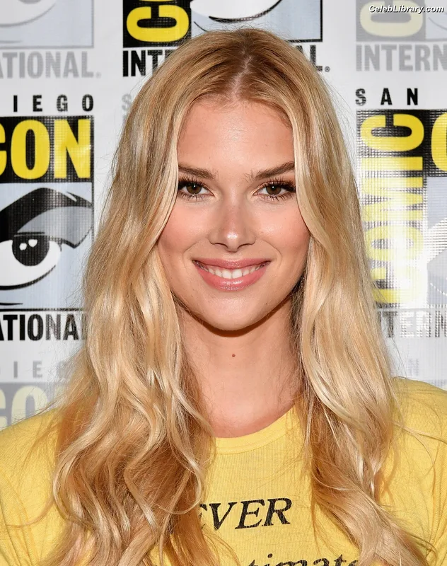 Emma Ishta photo 13 of 22