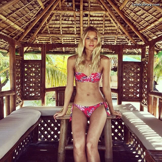 Emma Ishta photo 6 of 22