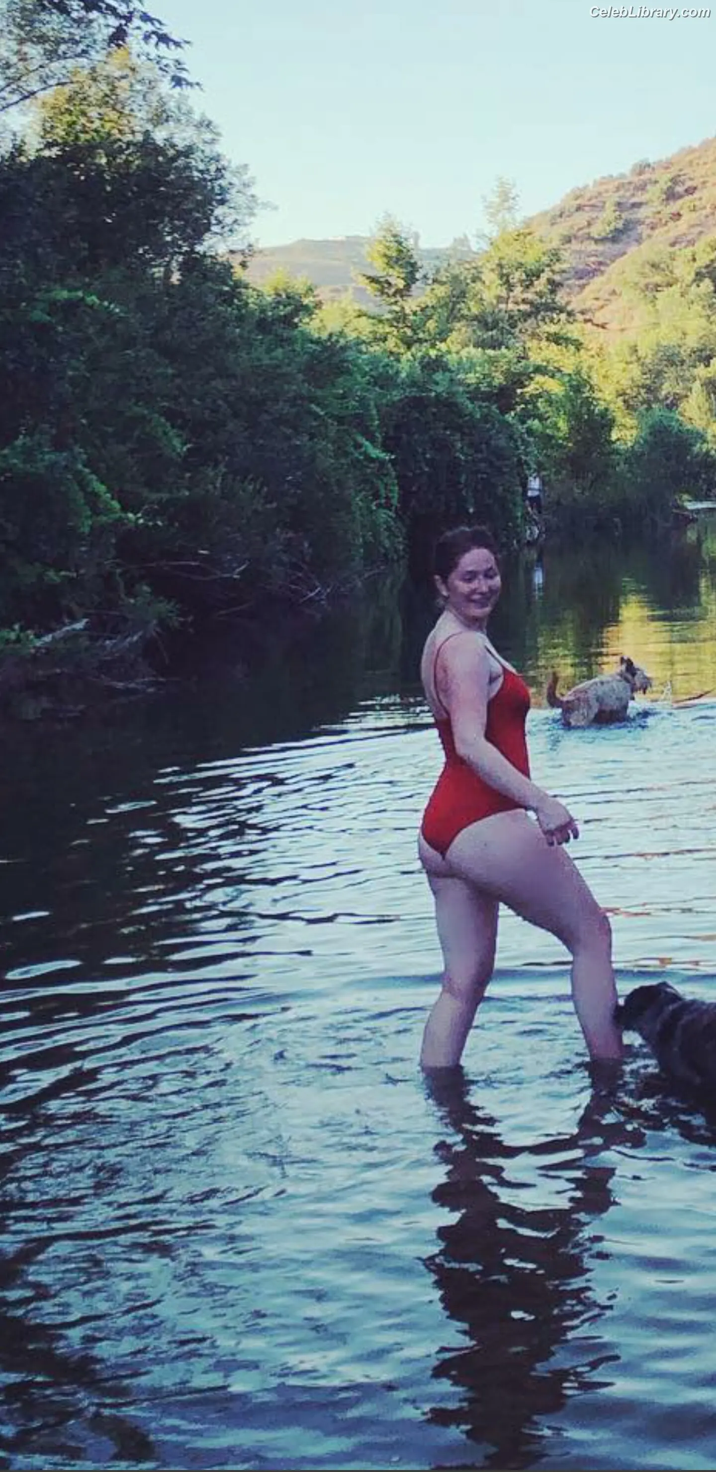 Emma Kenney photo 3 of 428