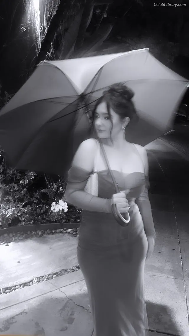 Emma Kenney photo 20 of 428