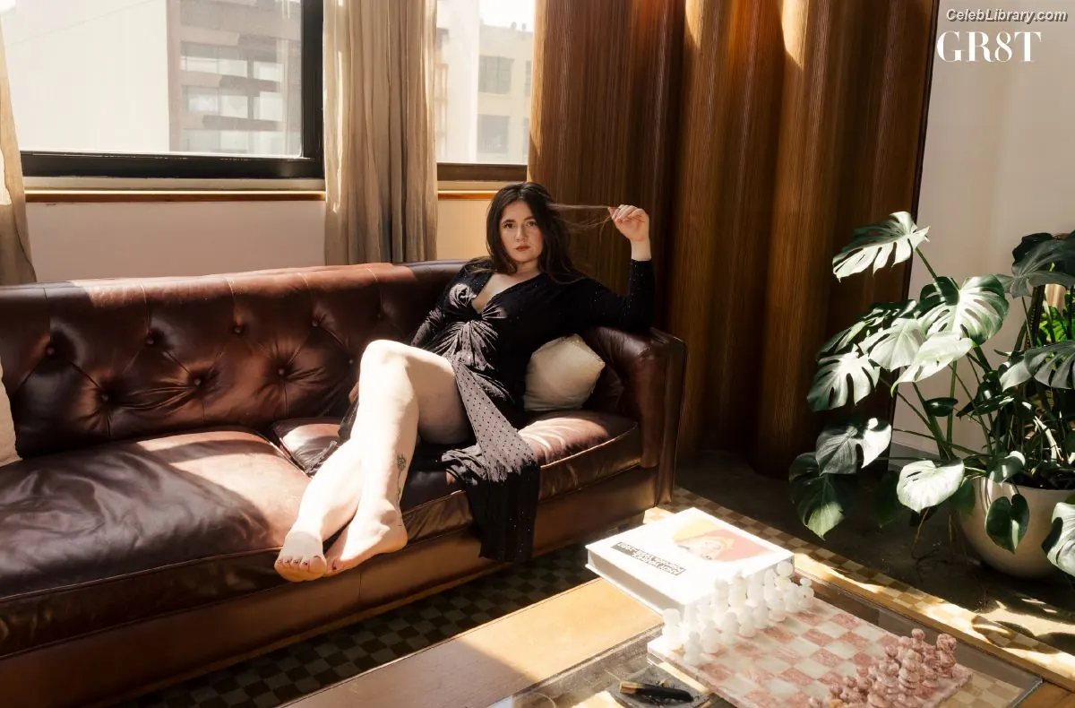 Emma Kenney photo 2 of 428