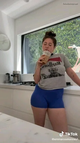 Emma Kenney photo 6 of 415