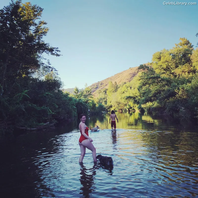 Emma Kenney photo 7 of 415