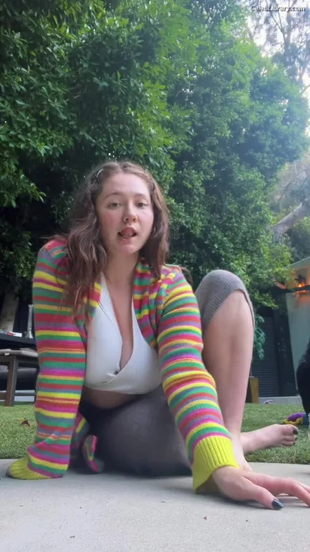 Emma Kenney photo 8 of 415