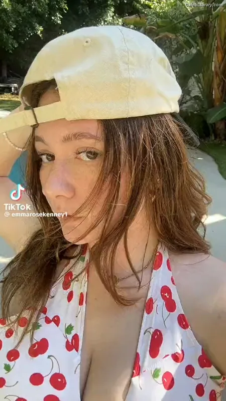 Emma Kenney photo 14 of 415