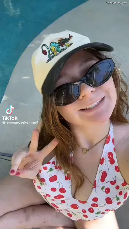 Emma Kenney photo 19 of 415