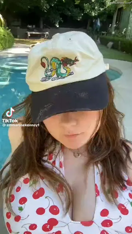 Emma Kenney photo 23 of 415