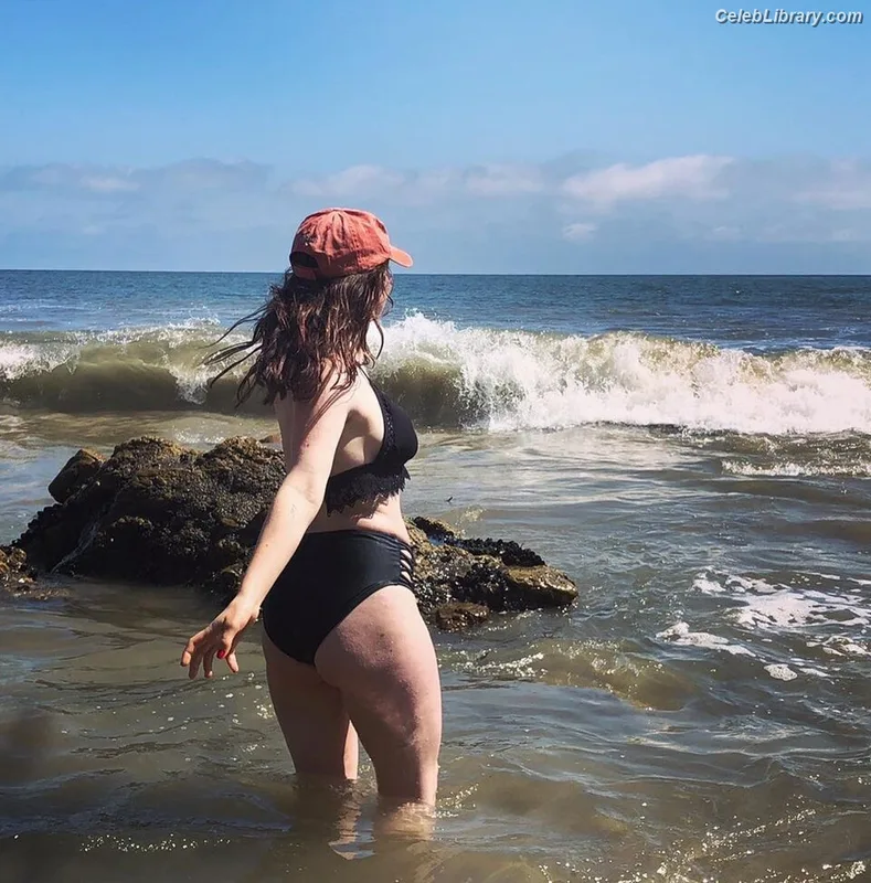 Emma Kenney photo 1 of 415