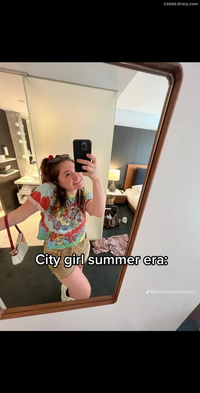 Emma Kenney photo 7 of 415