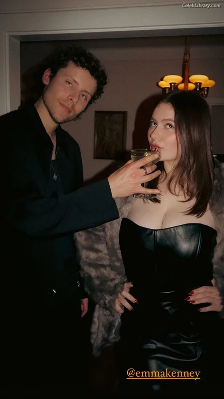 Emma Kenney photo 2 of 415