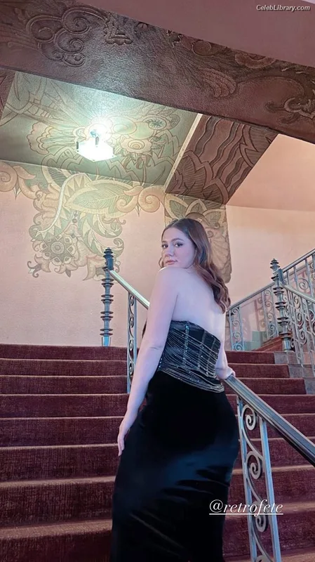 Emma Kenney photo 7 of 415