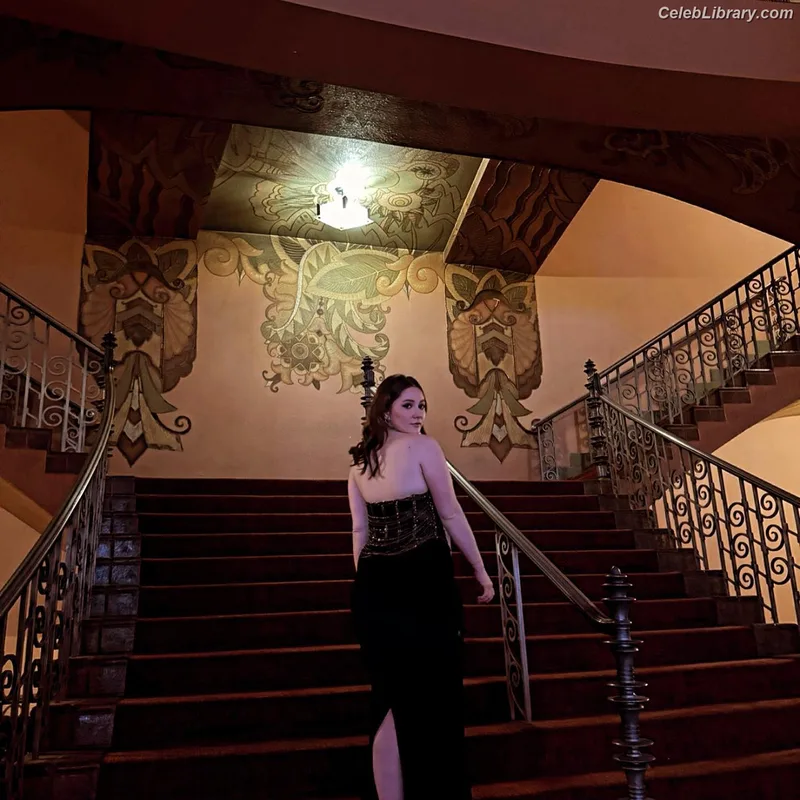 Emma Kenney photo 12 of 415