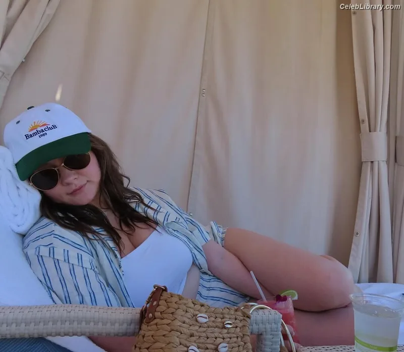 Emma Kenney photo 24 of 415