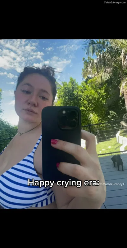 Emma Kenney photo 9 of 415