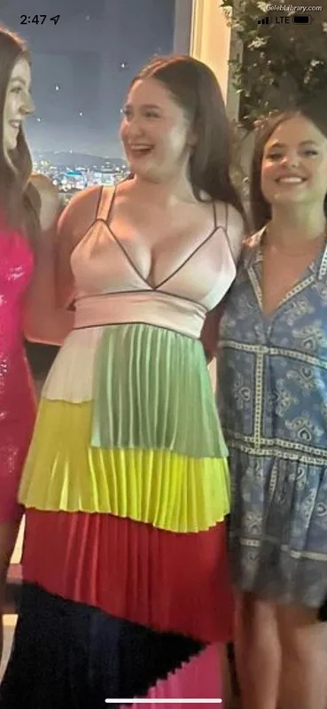 Emma Kenney photo 21 of 415