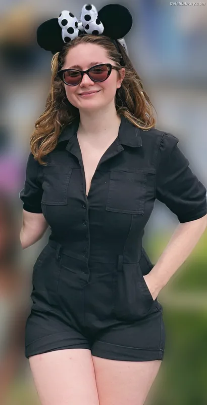 Emma Kenney photo 24 of 415