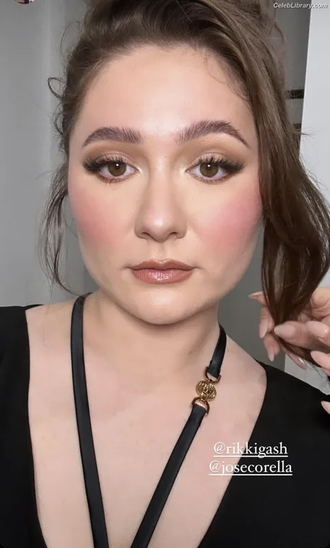 Emma Kenney photo 8 of 415