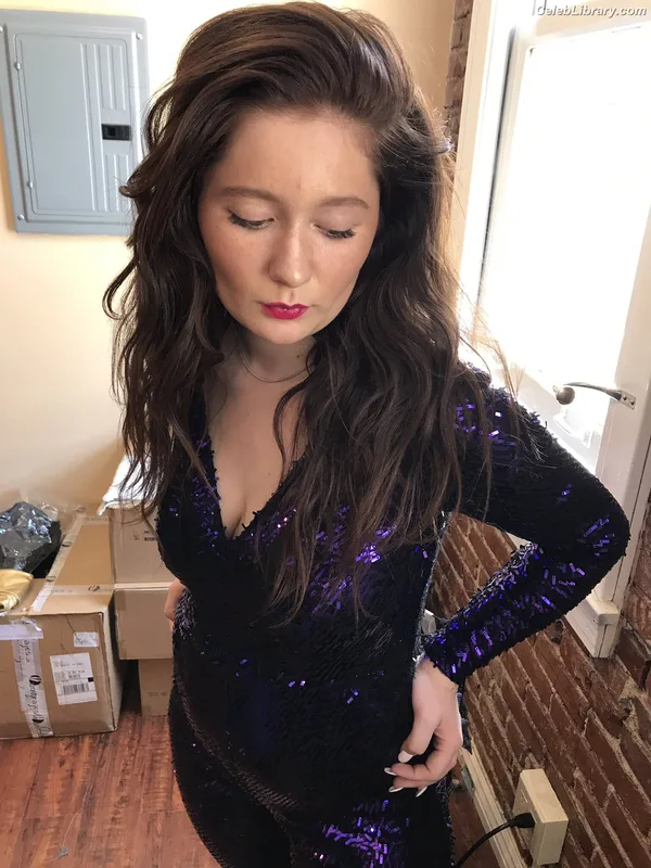 Emma Kenney photo 10 of 415