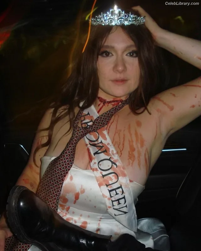 Emma Kenney photo 14 of 415