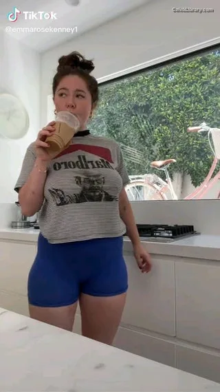 Emma Kenney photo 19 of 415