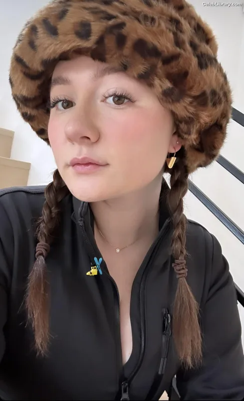 Emma Kenney photo 20 of 415