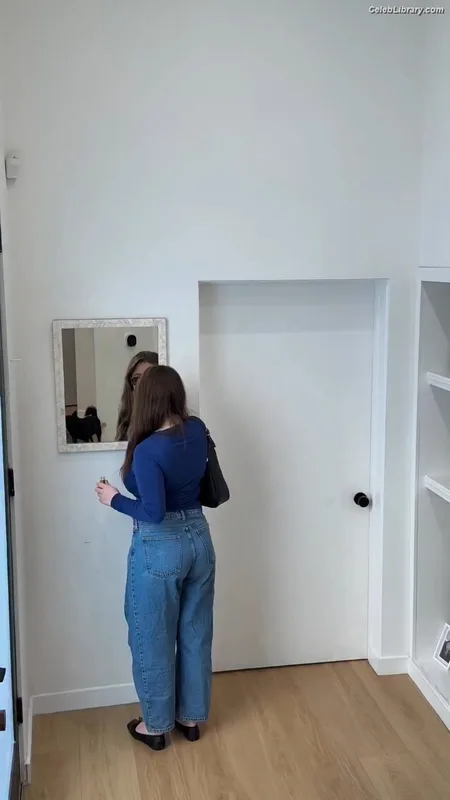 Emma Kenney photo 3 of 415