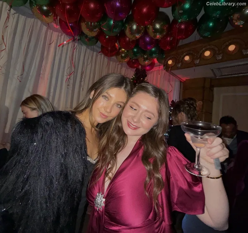 Emma Kenney photo 7 of 415