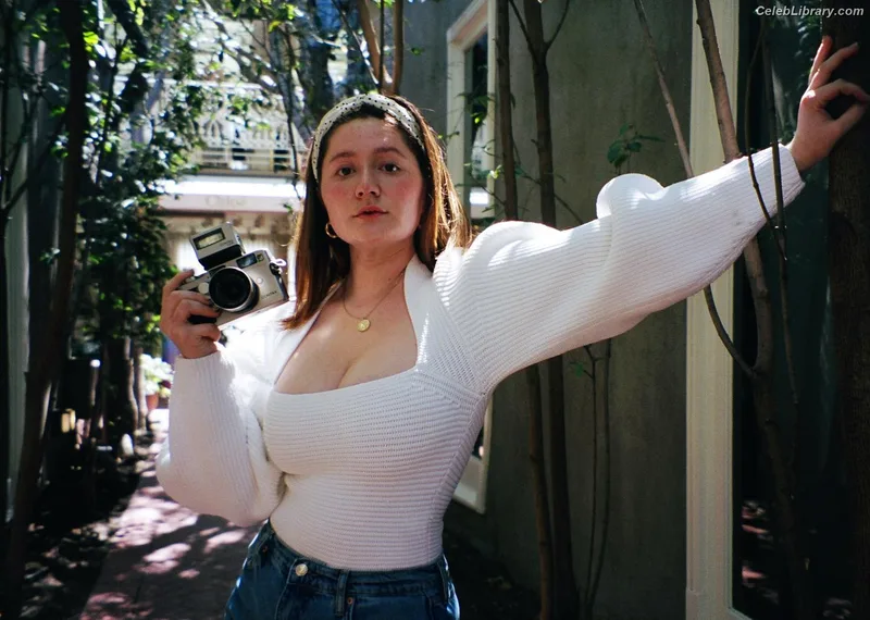Emma Kenney photo 8 of 415