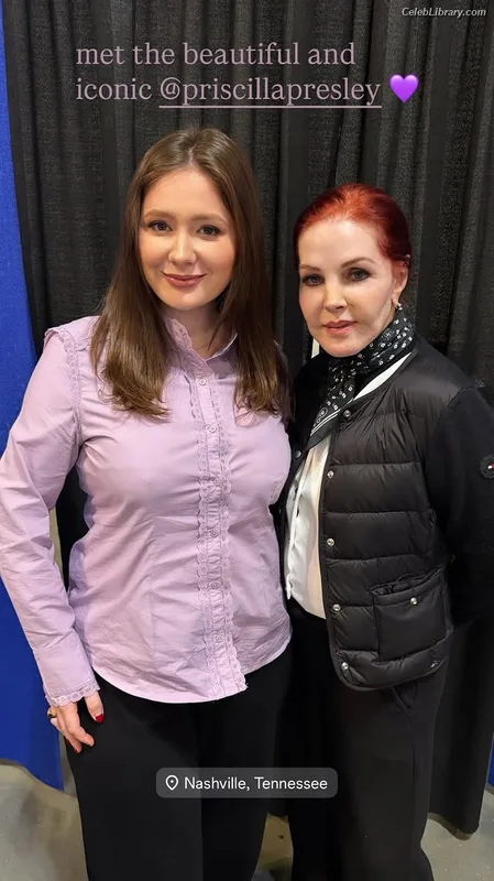 Emma Kenney photo 10 of 415