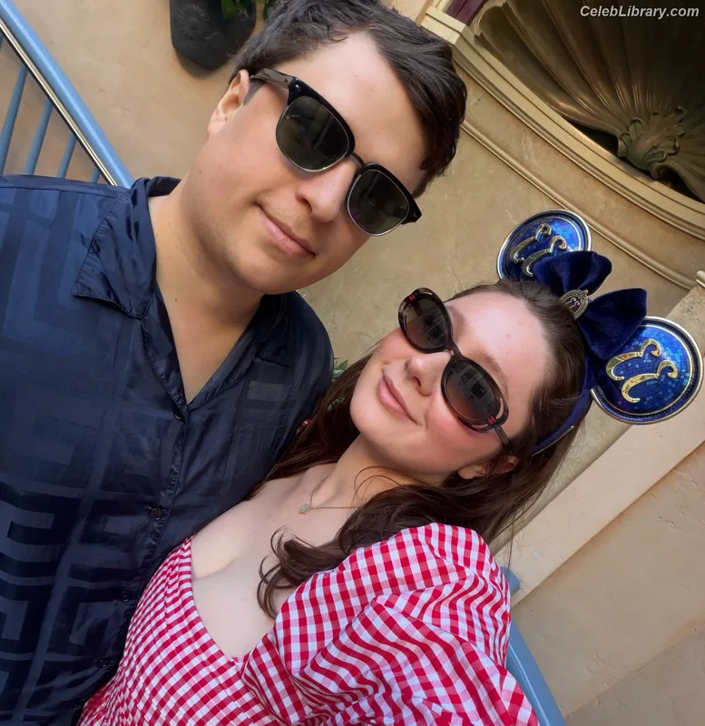 Emma Kenney photo 22 of 415