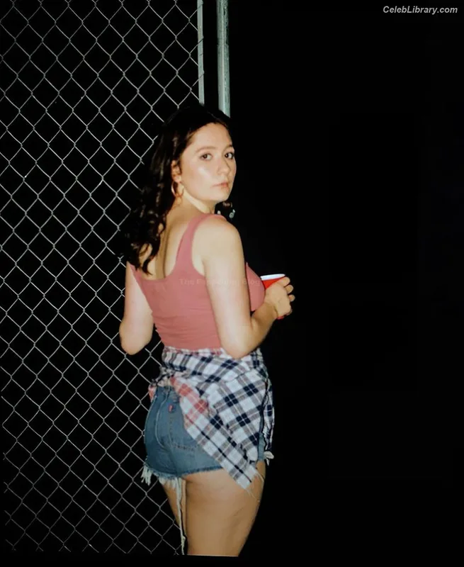 Emma Kenney photo 6 of 415