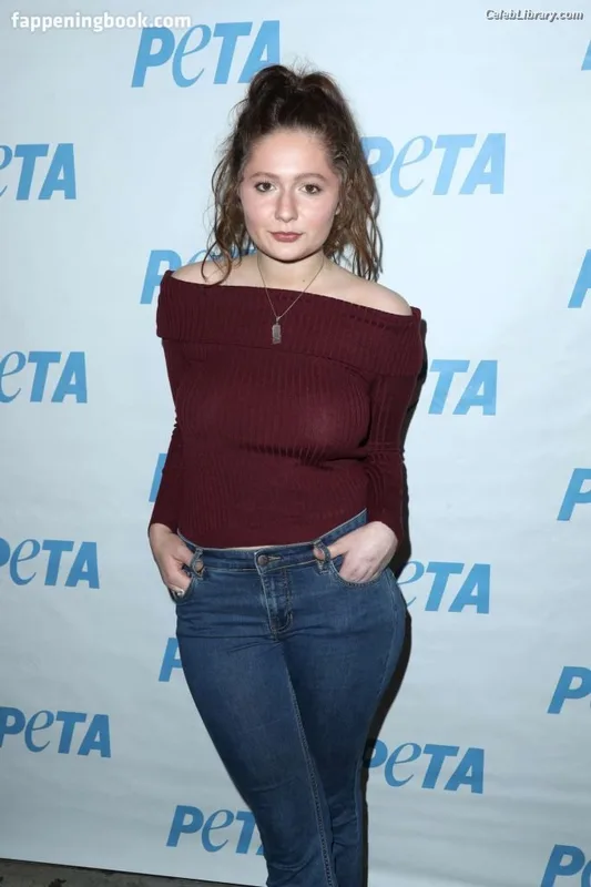 Emma Kenney photo 8 of 415