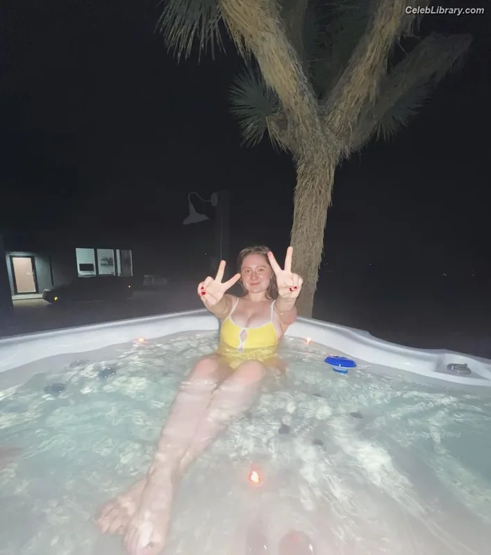 Emma Kenney photo 14 of 415