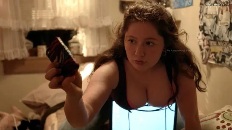 Emma Kenney photo 19 of 415