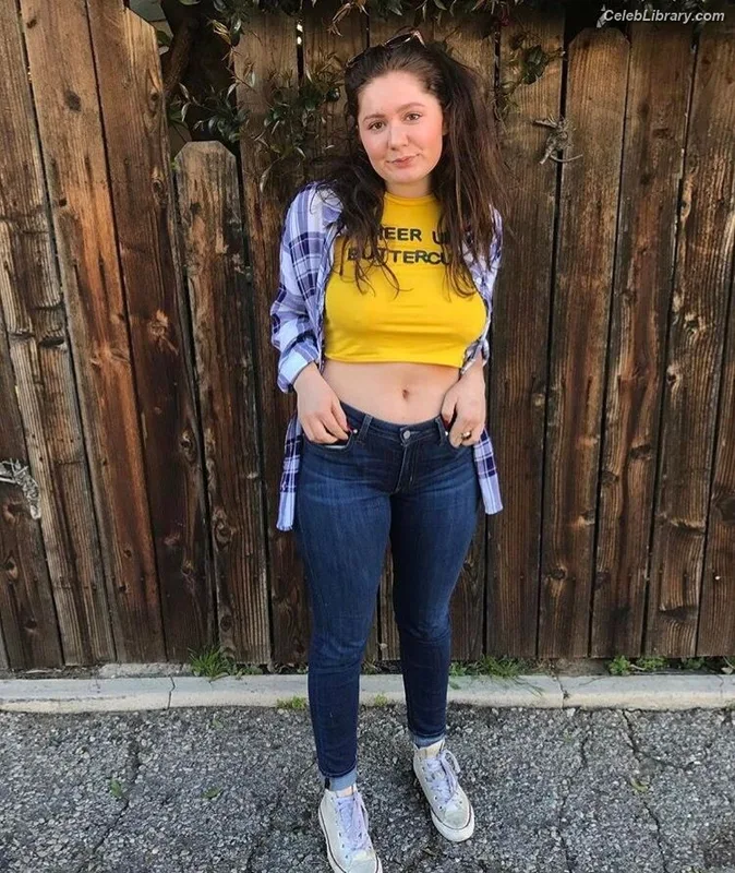 Emma Kenney photo 24 of 415